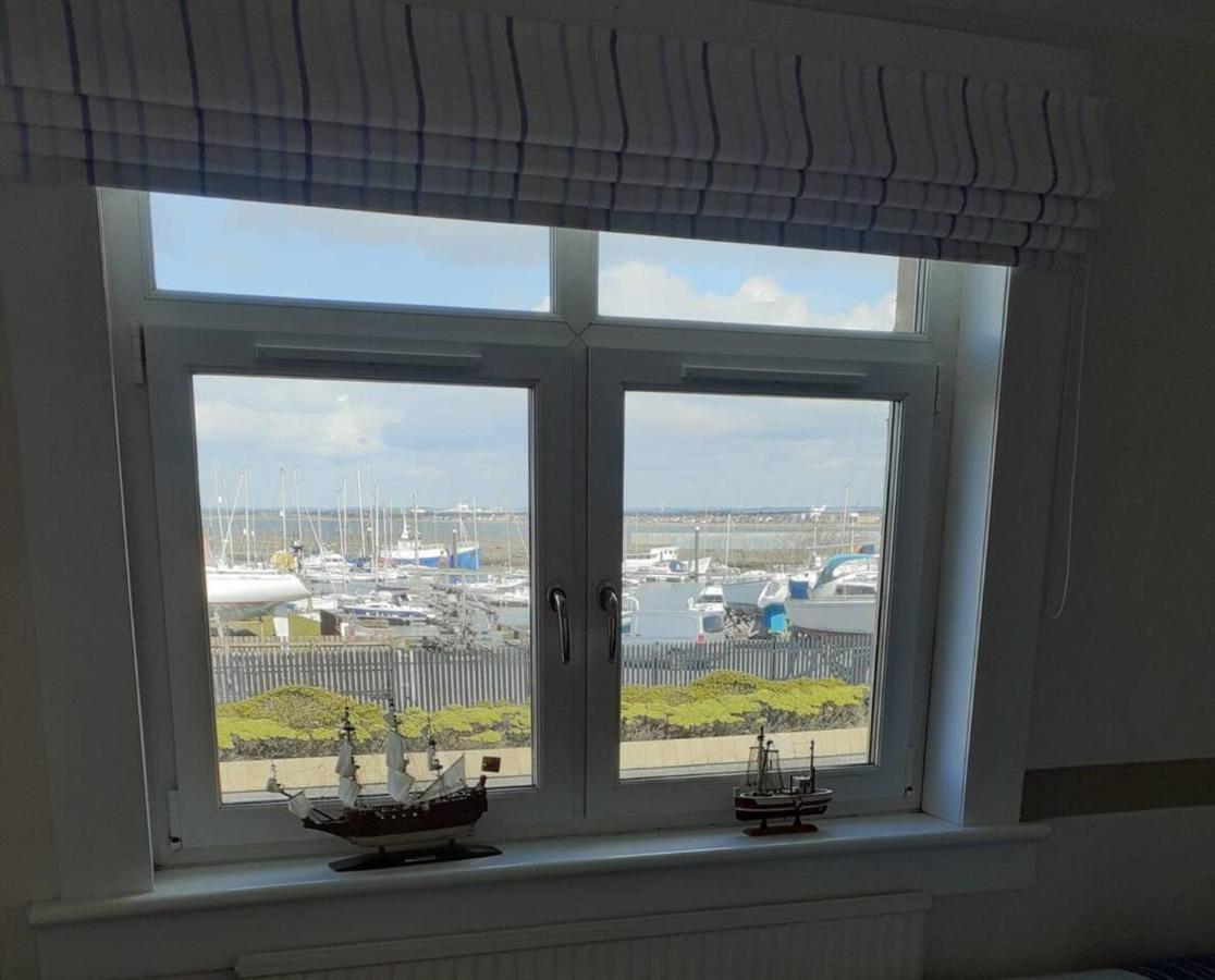Marina View Lovely Upper 3 Bedroom Apartment Troon Exteriör bild